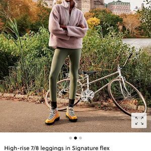 J CREW High-rise 7/8 leggings in Signature flex. Size Medium. Pale‎ Cypress New